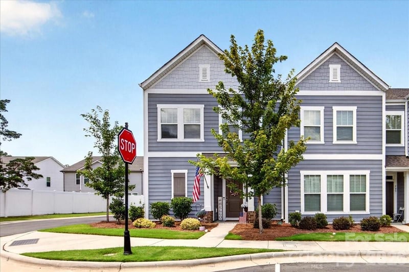 505 Morrows Turnout Way, Pineville, NC - 3 beds, 2.5 baths, 2,040 sqft - $428,000
