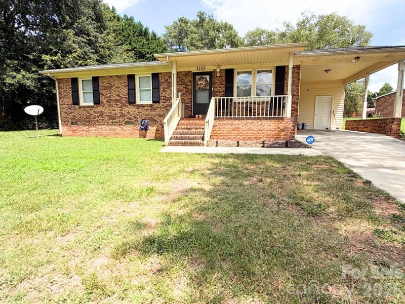 2109 Fernwood Drive, Shelby, NC - 3 beds, 1 bath, 1,032 sqft - $215,000