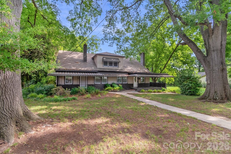 912 Rankin Avenue, Gastonia, NC - 6 beds, 3,198 sqft - $425,000