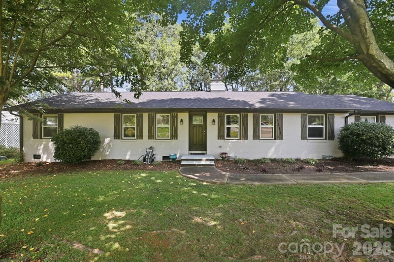 1053 Christopher Circle, Rock Hill, SC - 3 beds, 2 baths, 2,155 sqft - $423,000