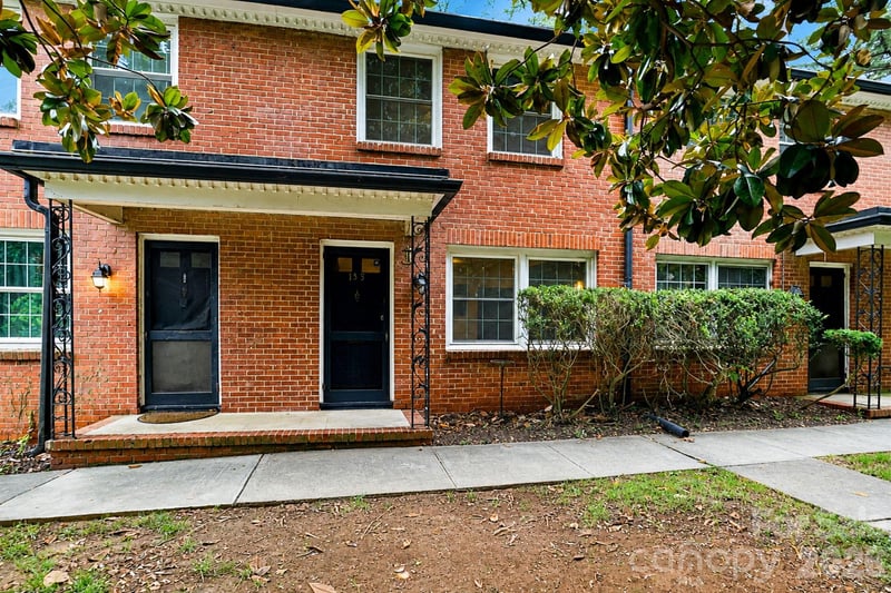 200 N Laurel Avenue Apt 15B, Charlotte, NC - 2 beds, 1 bath, 952 sqft - $290,000