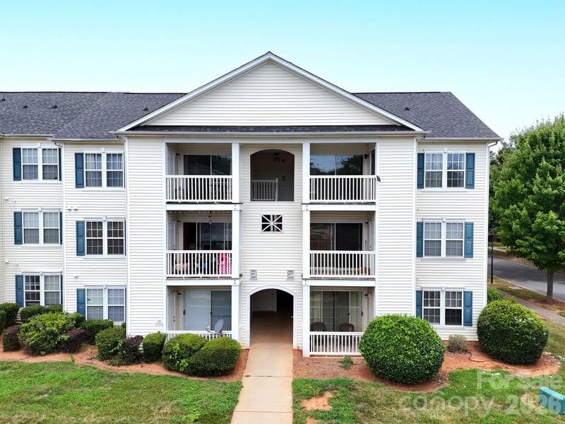 3965 Mohawk Court, Charlotte, NC - 2 beds, 1 bath, 939 sqft - $169,900
