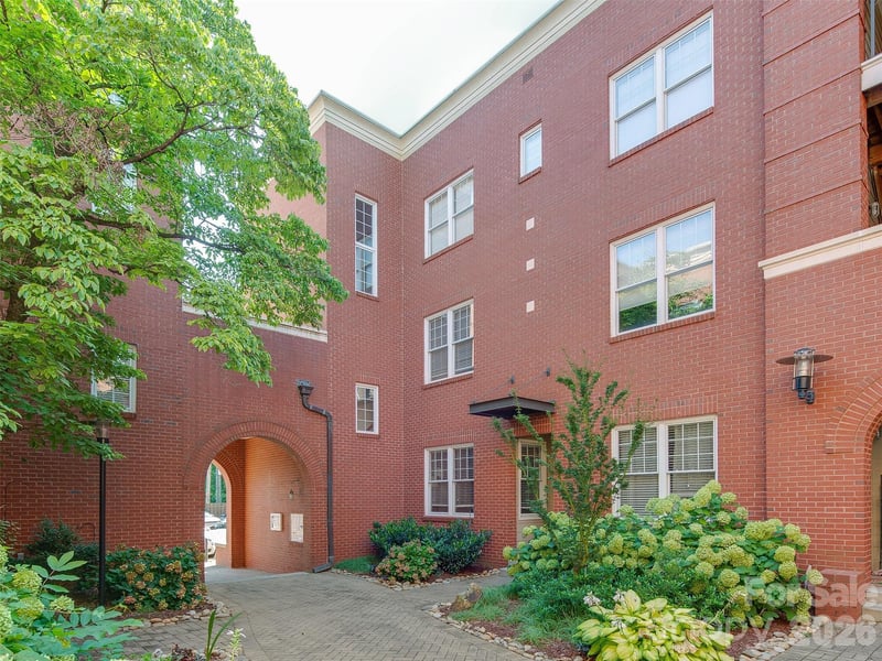 400 Clarice Avenue Apt 175, Charlotte, NC - 2 beds, 2.5 baths, 1,233 sqft - $350,000