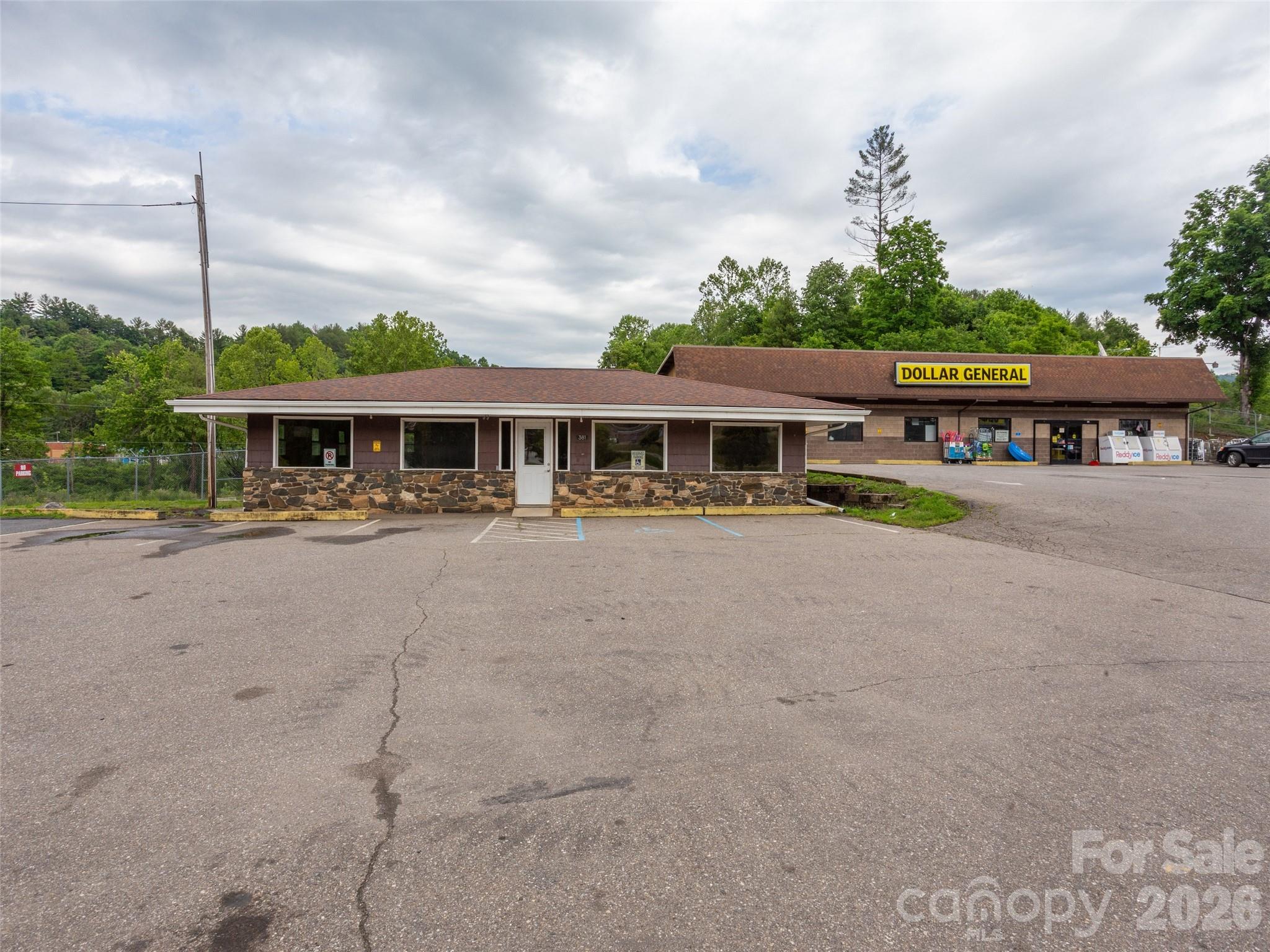 395 Crimson Laurel Way, Bakersville, NC 28705. property listing photo