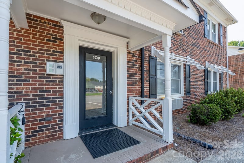 109 Stroupe Road E, Gastonia, NC - 1 bed, 1 bath, 620 sqft - $137,000