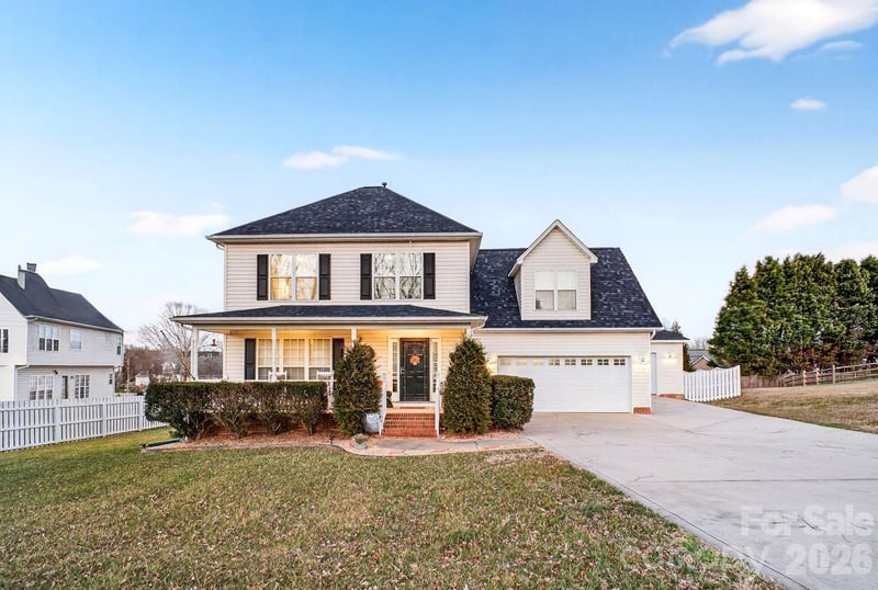 121 Guernsey Court, Dallas, NC - 4 beds, 2.5 baths, 2,010 sqft - $399,900
