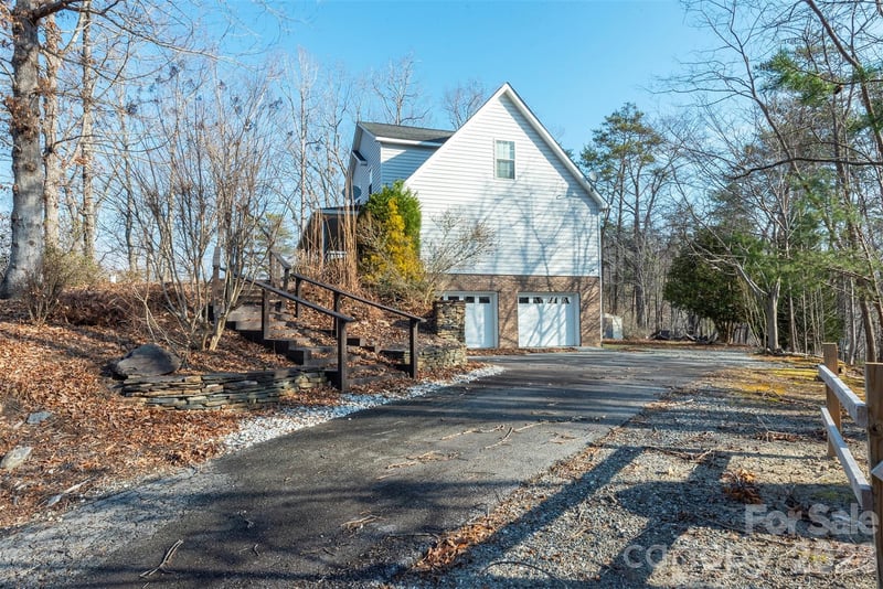 192 Buzzards Place, Lake Lure, NC - 3 beds, 2.5 baths, 2,449 sqft - $525,000