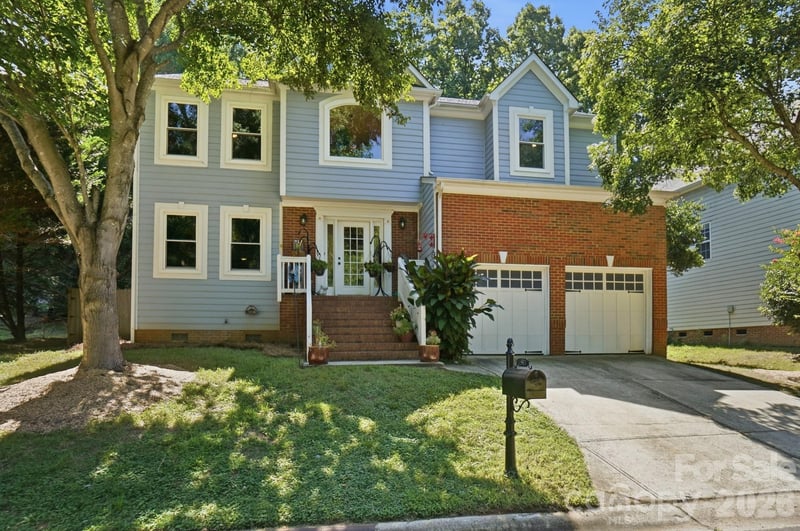 13901 Kings Carriage Lane, Charlotte, NC - 3 beds, 2.5 baths, 2,015 sqft - $450,000