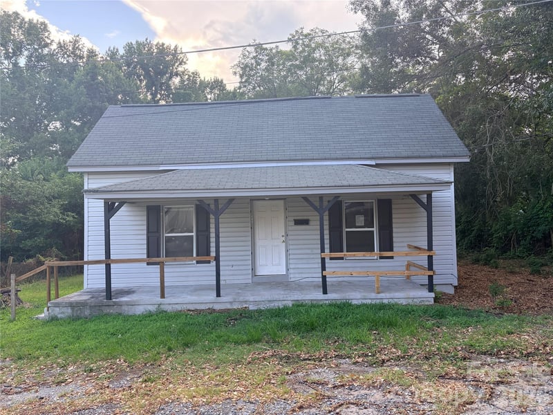 102 York Street, Clover, SC - 3 beds, 2 baths, 1,187 sqft - $200,000