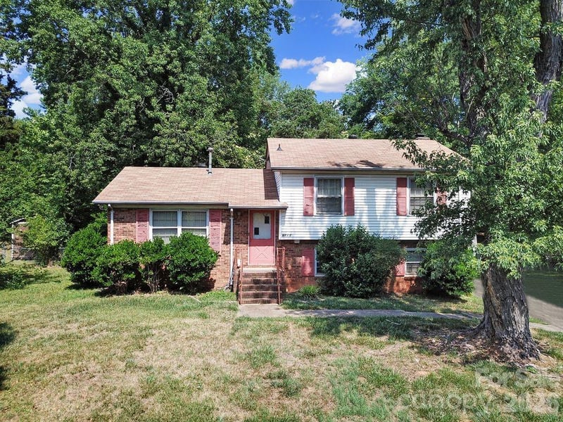 6010 Red Carriage Lane, Charlotte, NC - 4 beds, 1.5 baths, 1,606 sqft - $350,000