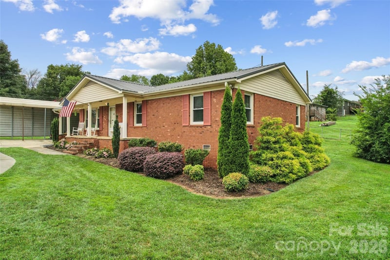 205 Cliffside Drive, Kannapolis, NC - 3 beds, 1.5 baths, 1,533 sqft - $285,000