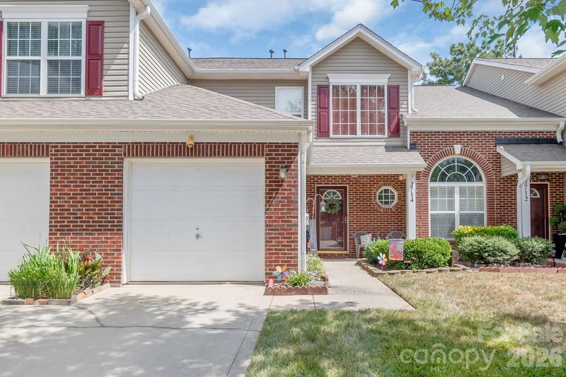 2714 Mill Valley Court, Matthews, NC - 2 beds, 2.5 baths, 1,429 sqft - $269,900