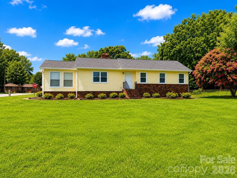 3456 E NC 27 Highway, Lincolnton, NC - 2 beds, 2 baths, 1,536 sqft - $299,900