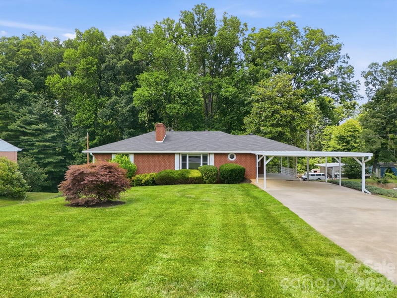 845 Sand Hill Road, Asheville, NC - 2 beds, 2 baths, 1,389 sqft - $464,900