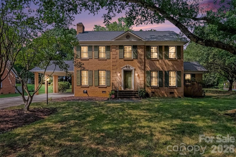 4221 Bridgewood Lane, Charlotte, NC - 4 beds, 2.5 baths, 2,484 sqft - $649,000