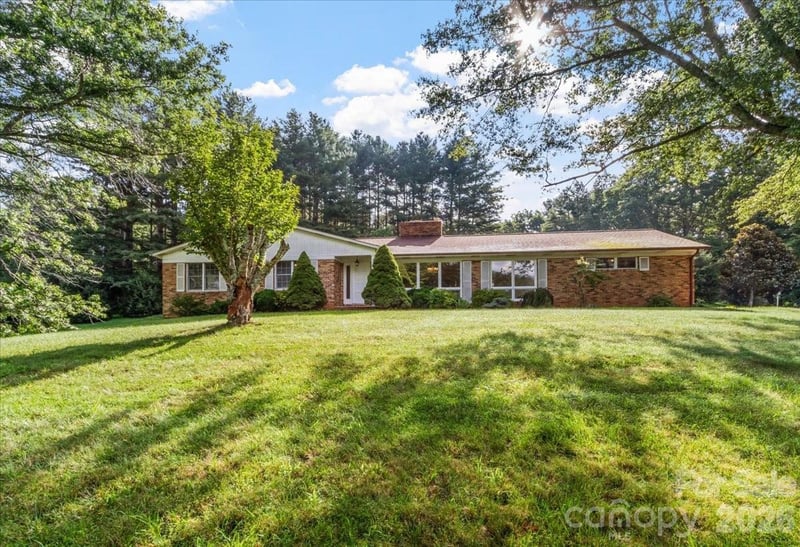 235 Rolling Ridge Loop, Burnsville, NC - 3 beds, 2 baths, 1,900 sqft - $399,999