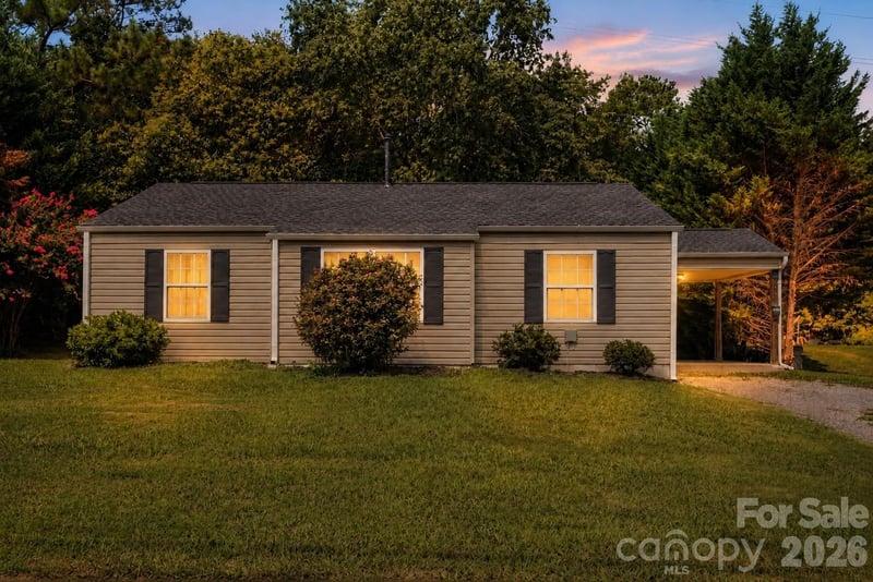 1037 Cherokee Avenue, Rock Hill, SC - 3 beds, 1 bath, 977 sqft - $200,000