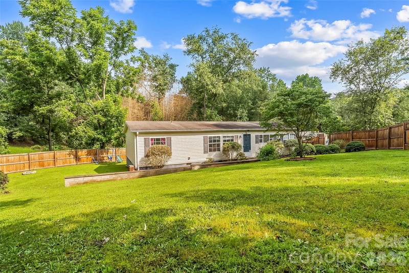 19 Brandon Lane, Weaverville, NC - 3 beds, 2 baths, 1,404 sqft - $275,000