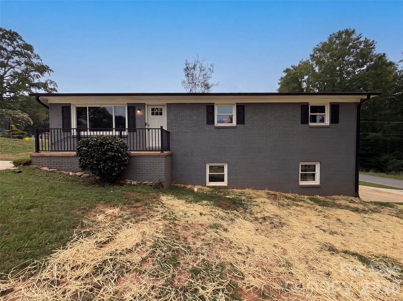 2510 Middleton Drive, Gastonia, NC - 4 beds, 2 baths, 1,808 sqft - $266,000
