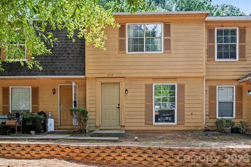 3959 Briarhill Drive, Charlotte, NC - 3 beds, 1.5 baths, 1,112 sqft - $198,000