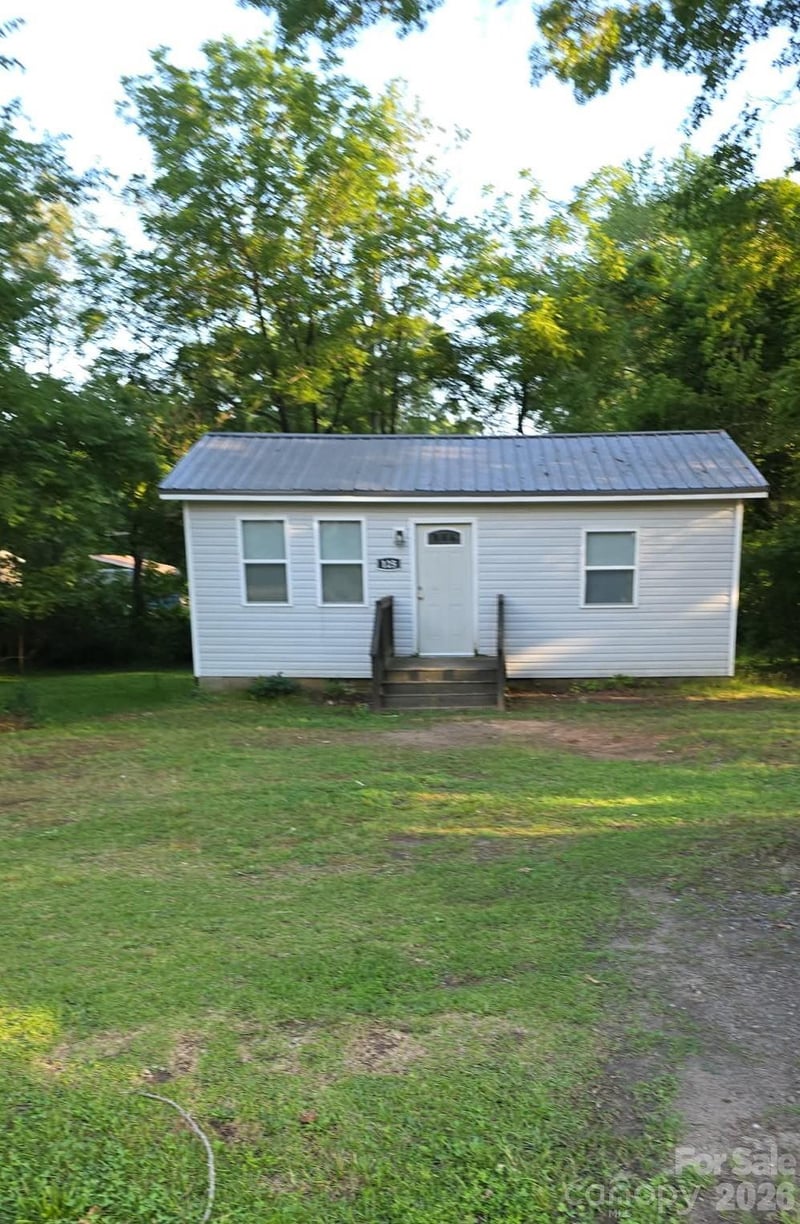 125 Gains Lane, Statesville, NC - 2 beds, 1 bath, 680 sqft - $165,000