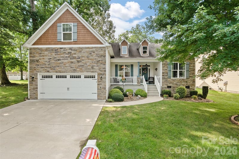 64 Eagle Pointe Way, Flat Rock, NC - 5 beds, 2.5 baths, 2,680 sqft - $595,000