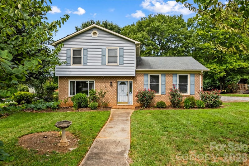 603 Colonial Drive, Statesville, NC - 3 beds, 2.5 baths, 1,571 sqft - $255,000