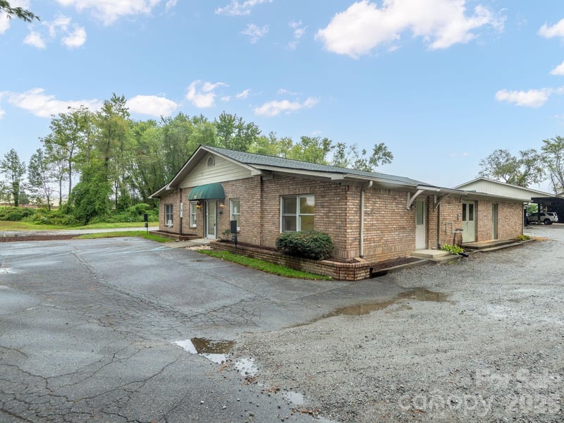 732 Jonesborough Street, Hendersonville, NC -  - $730,000