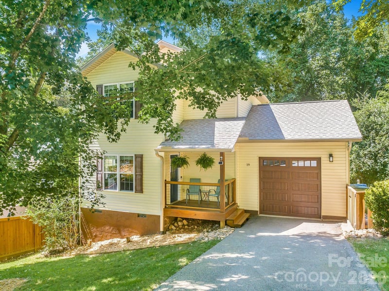 19 Oakcrest Place, Asheville, NC - 3 beds, 1.5 baths, 1,248 sqft - $399,000