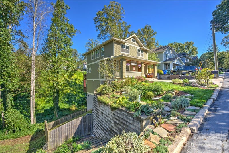 118 Houston Street, Asheville, NC - 3 beds, 3.5 baths, 2,379 sqft - $850,000
