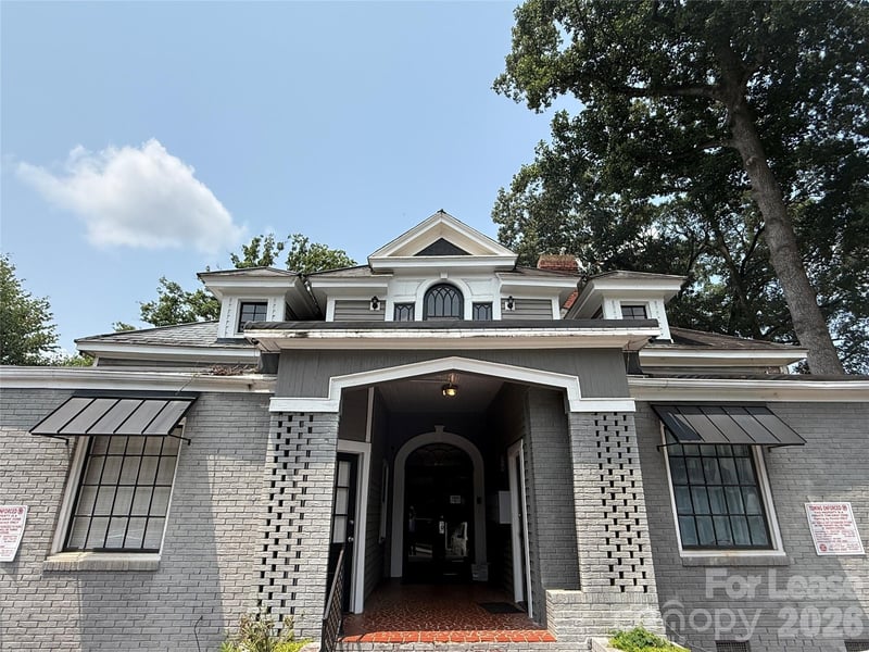 701 Louise Avenue Apt 2, Charlotte, NC - 1 bed, 1 bath, 323 sqft - $1,050