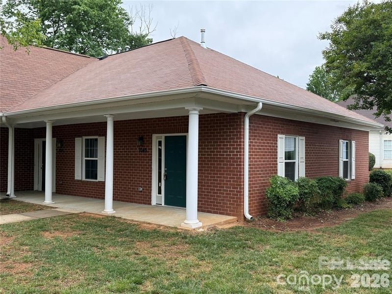 7045 Somerset Springs Drive F, Charlotte, NC - 2 beds, 1.5 baths, 958 sqft - $1,499