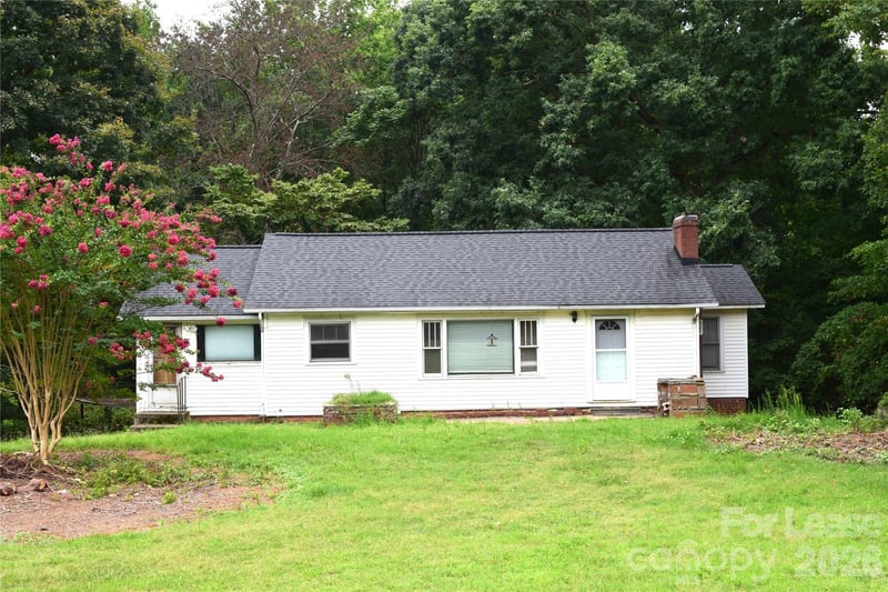 2736 Peachtree Road, Statesville, NC - 3 beds, 2 baths - $1,395