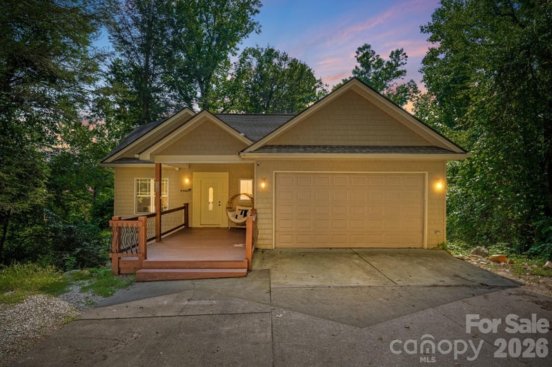 28 Greenbriar Road, Black Mountain, NC - 4 beds, 2.5 baths, 1,937 sqft - $575,000