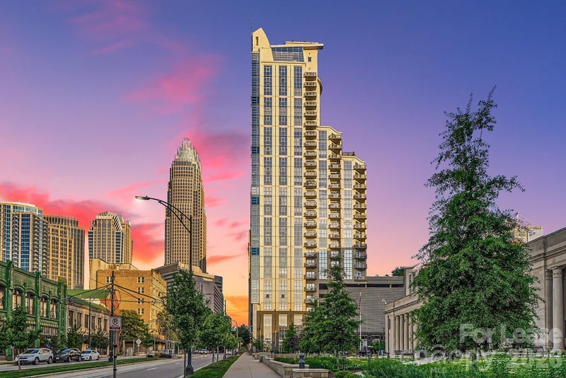 333 W Trade Street W Apt 708, Charlotte, NC - 1 bed, 1 bath, 1,051 sqft - $2,250