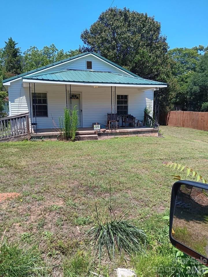303 Lily Street, Shelby, NC - 2 beds, 1 bath, 940 sqft - $145,000