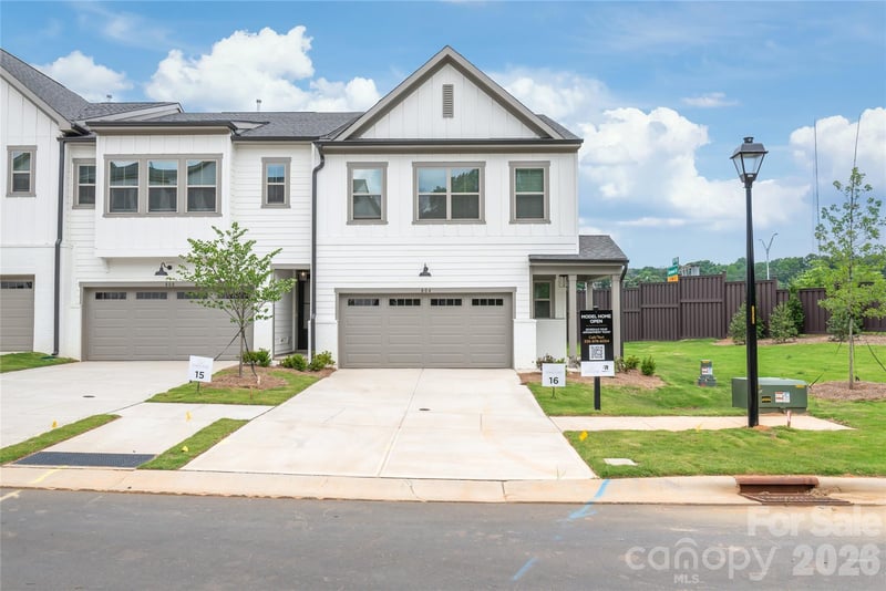 808 Garringer Place Apt 15, Charlotte, NC - 3 beds, 2.5 baths, 1,854 sqft - $450,000