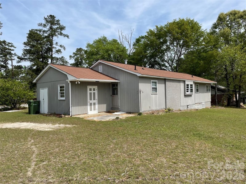 510 W Welsh Street, Kershaw, SC - 3 beds, 2 baths, 1,585 sqft - $165,000