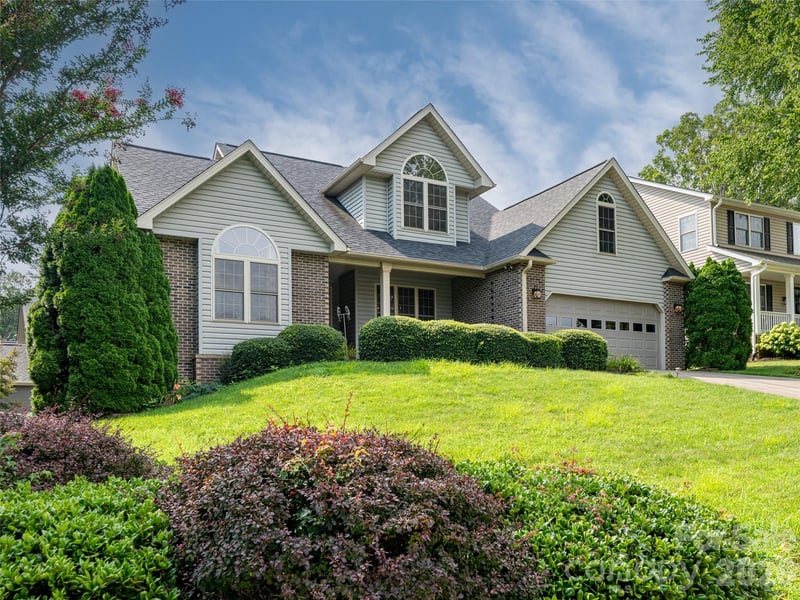 80 Driftstone Circle, Arden, NC - 4 beds, 2.5 baths, 2,971 sqft - $625,000