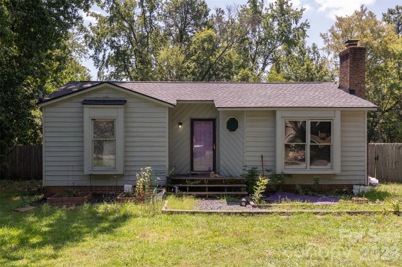 6718 Pueblo Lane, Charlotte, NC - 2 beds, 1 bath, 927 sqft - $225,000