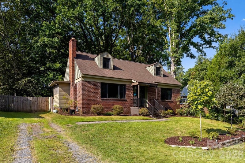 2220 Arnold Drive, Charlotte, NC - 4 beds, 2 baths, 1,914 sqft - $675,000