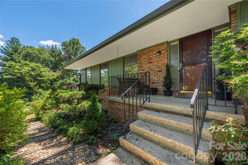 38 Forest View Drive, Asheville, NC - 4 beds, 2.5 baths, 2,803 sqft - $795,000