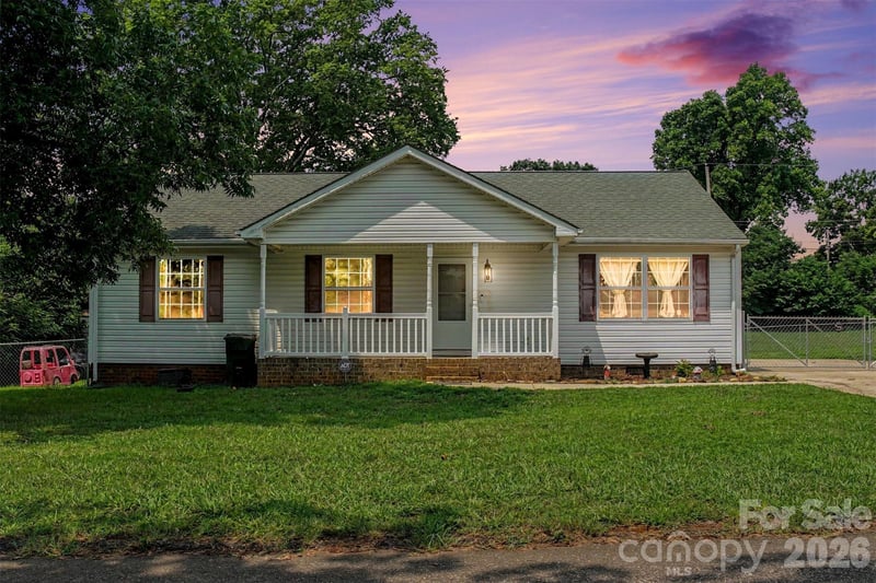 409 Baker Street, Kings Mountain, NC - 3 beds, 2 baths, 1,355 sqft - $243,000