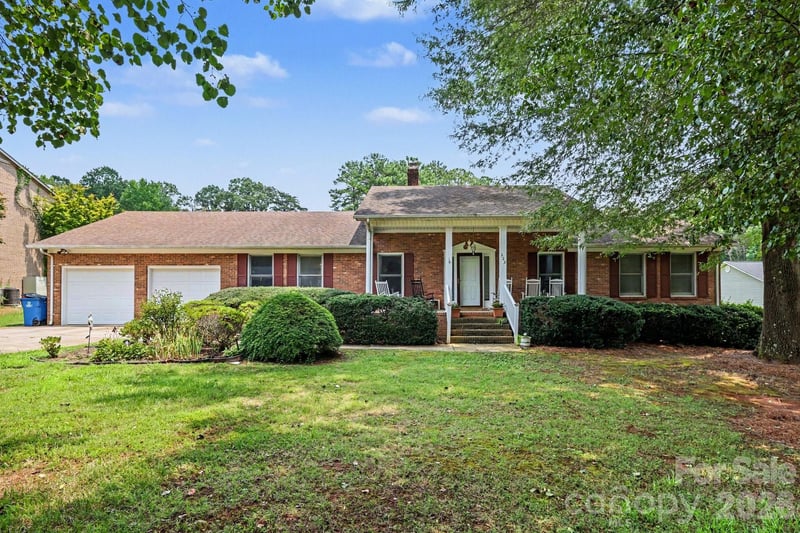 225 Roger Drive, Salisbury, NC - 3 beds, 2 baths, 2,130 sqft - $360,000
