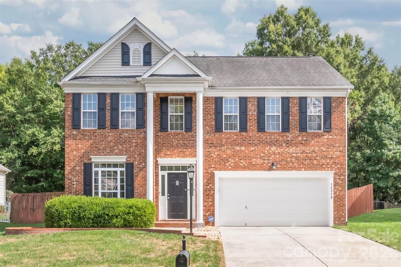 12319 Silveroak Lane, Charlotte, NC - 4 beds, 2.5 baths, 2,372 sqft - $650,000