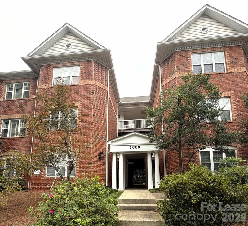 5609 Fairview Road Apt 5, Charlotte, NC - 3 beds, 2.5 baths, 1,404 sqft - $2,195