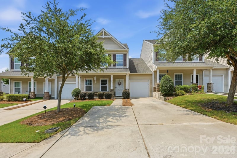 3921 Bighorn Way, Gastonia, NC - 3 beds, 2.5 baths, 2,159 sqft - $319,900