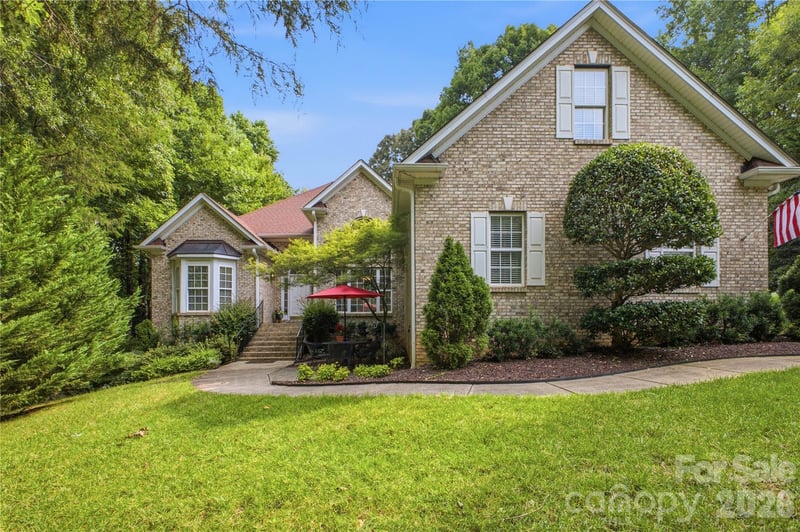136 Edge Hill Drive, Fort Mill, SC - 4 beds, 3 baths, 2,925 sqft - $699,900