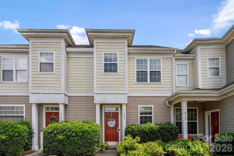 927 Claybrook Circle, Gastonia, NC - 2 beds, 2.5 baths, 1,205 sqft - $219,900