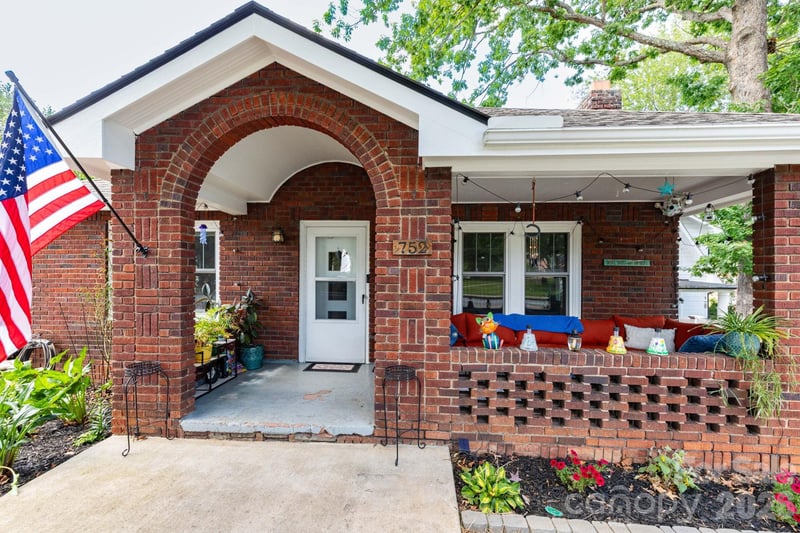 752 Fairview Road, Asheville, NC - 3 beds, 2 baths, 1,443 sqft - $450,000